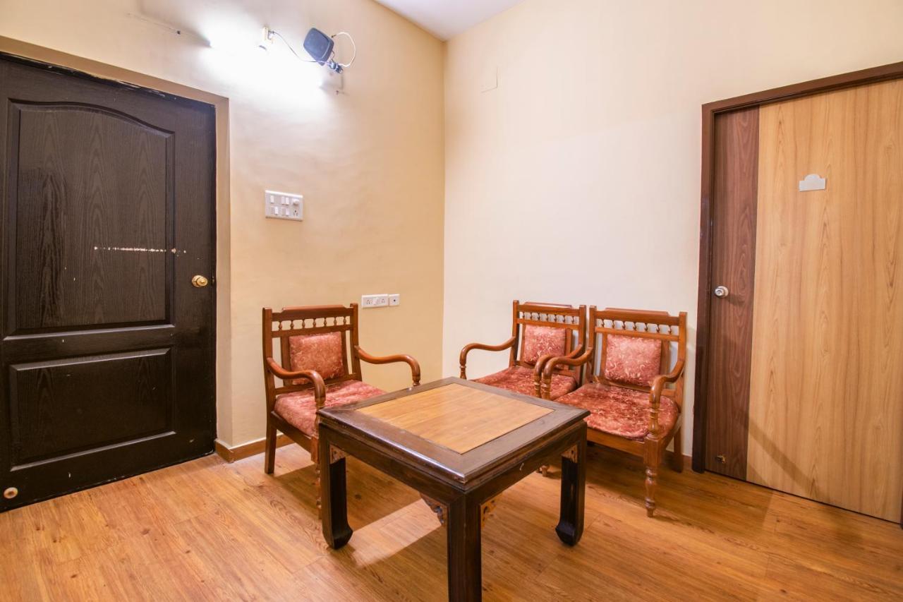Hotel Crescent Inn Madras Buitenkant foto