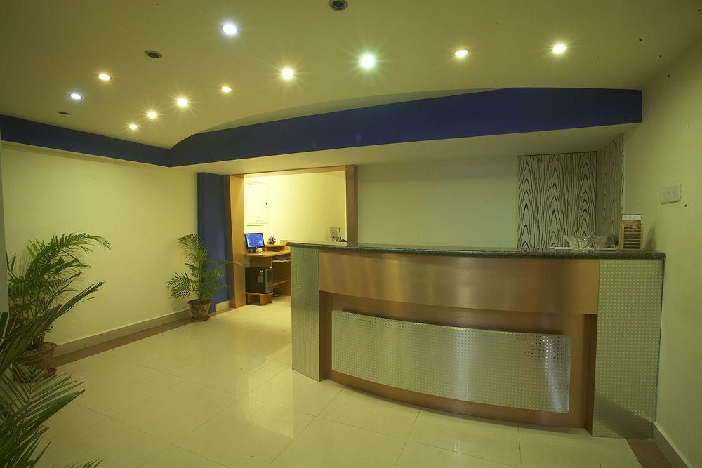 Hotel Crescent Inn Madras Buitenkant foto