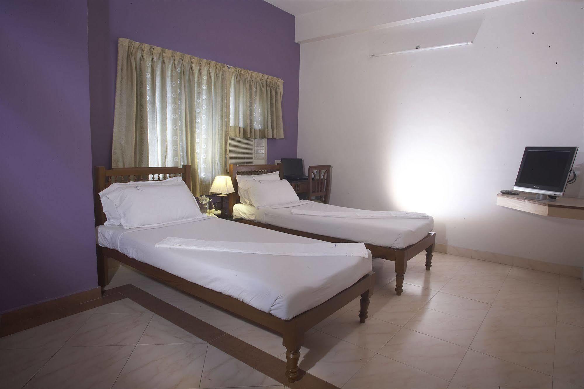 Hotel Crescent Inn Madras Buitenkant foto