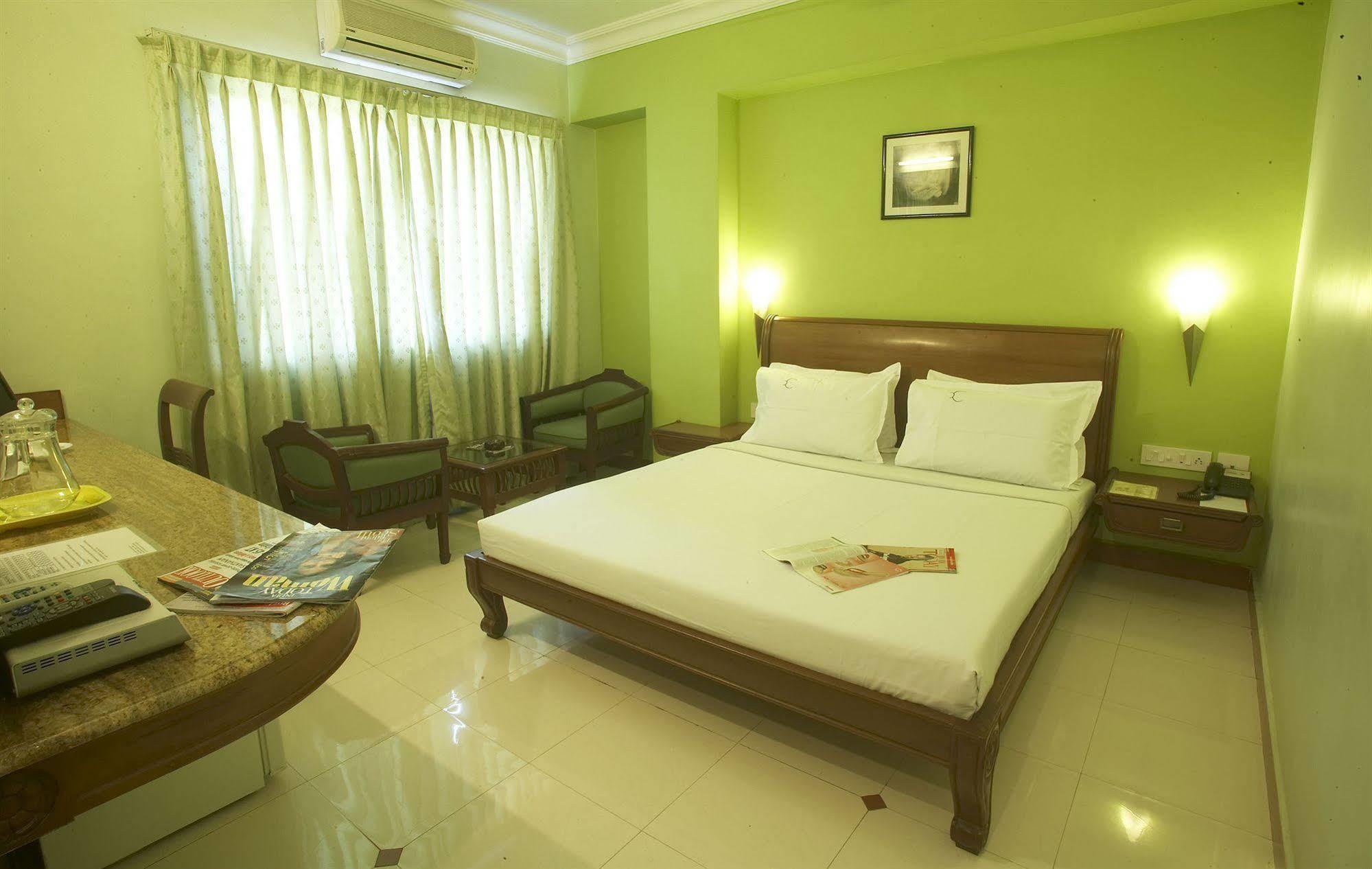 Hotel Crescent Inn Madras Buitenkant foto
