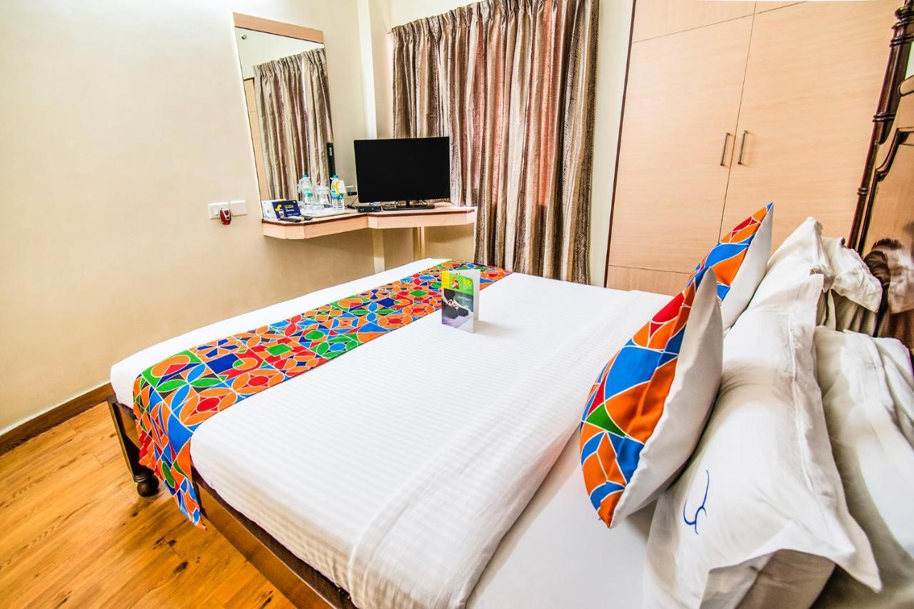 Hotel Crescent Inn Madras Buitenkant foto