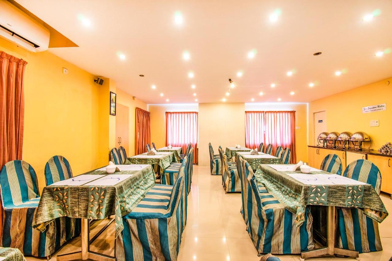 Hotel Crescent Inn Madras Buitenkant foto
