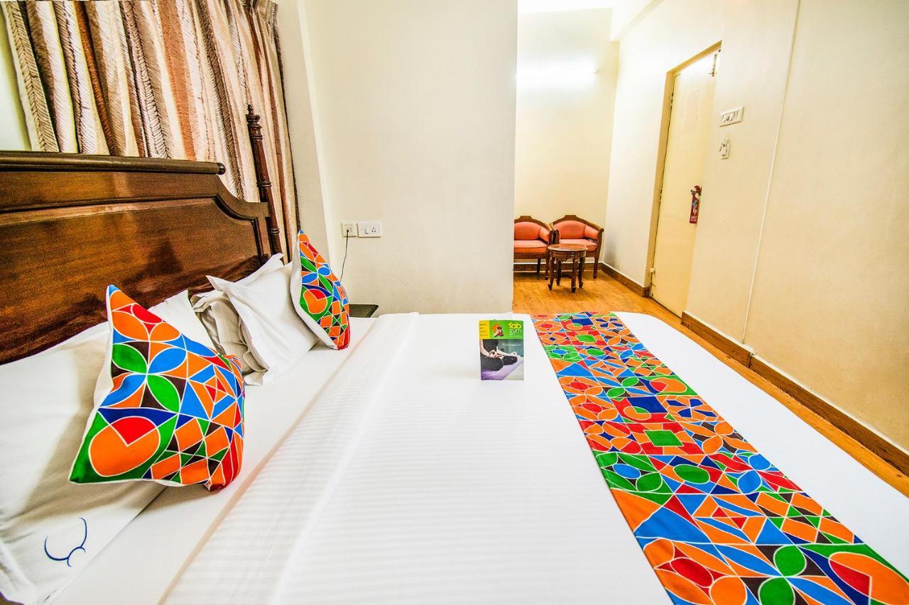 Hotel Crescent Inn Madras Buitenkant foto