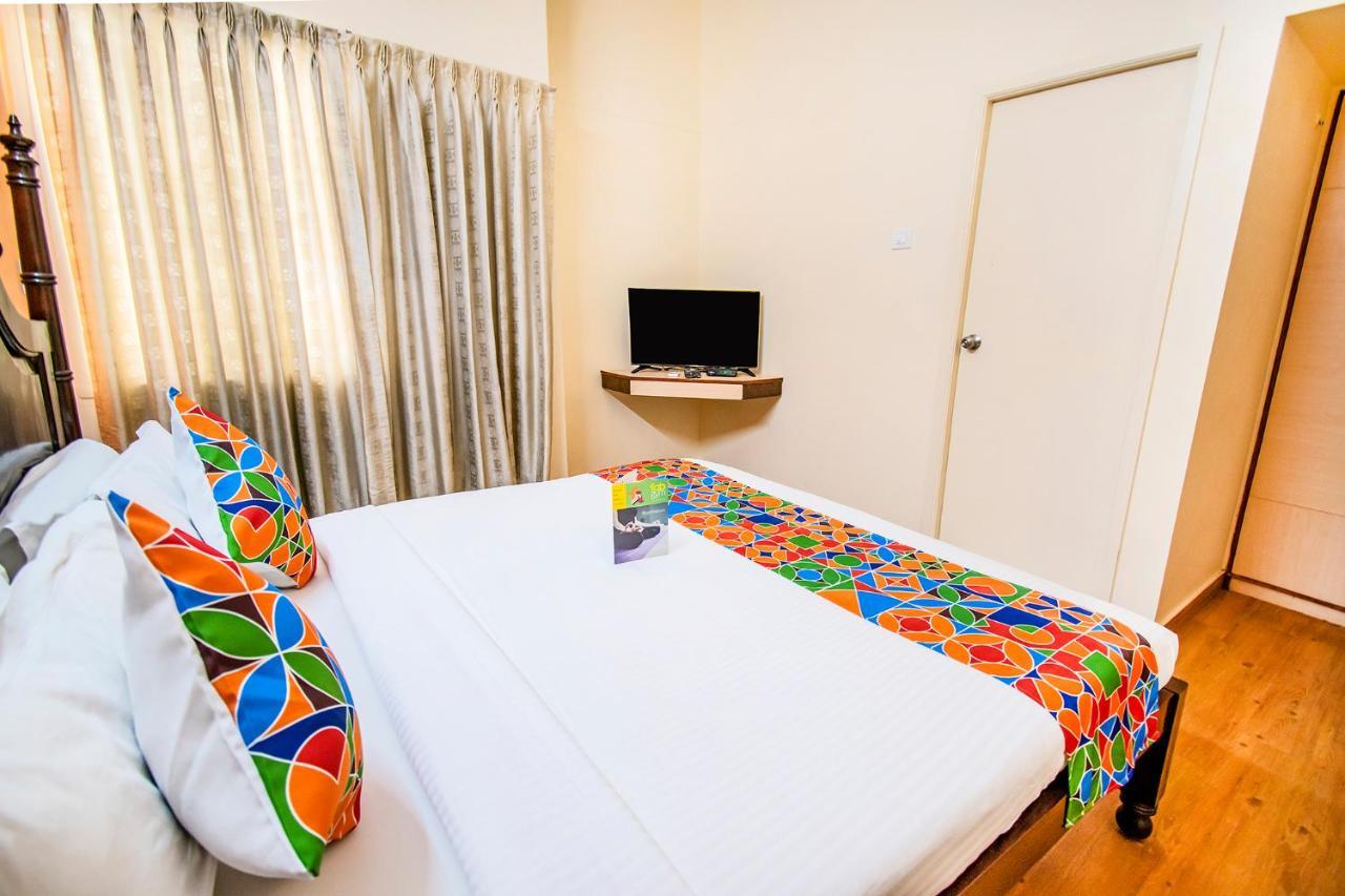 Hotel Crescent Inn Madras Buitenkant foto