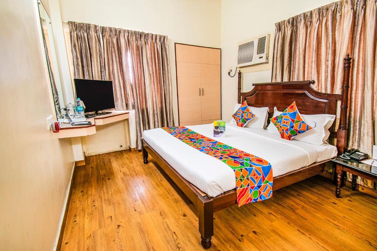 Hotel Crescent Inn Madras Buitenkant foto