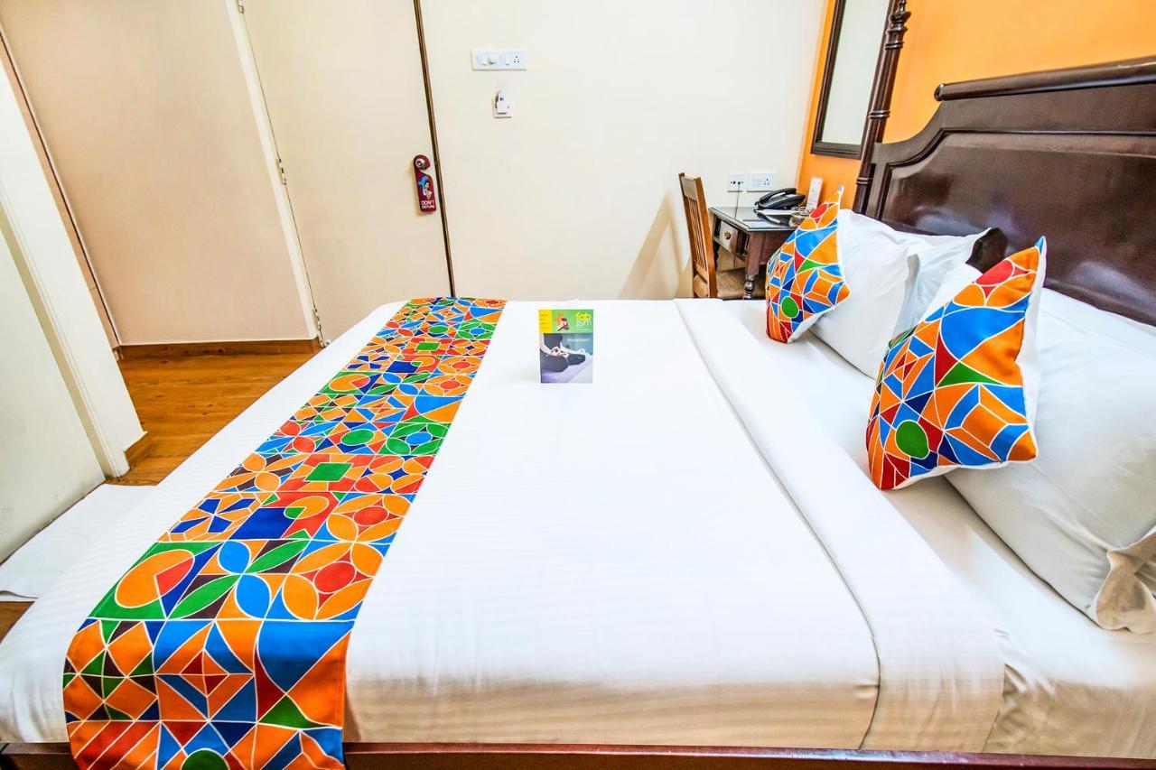 Hotel Crescent Inn Madras Buitenkant foto