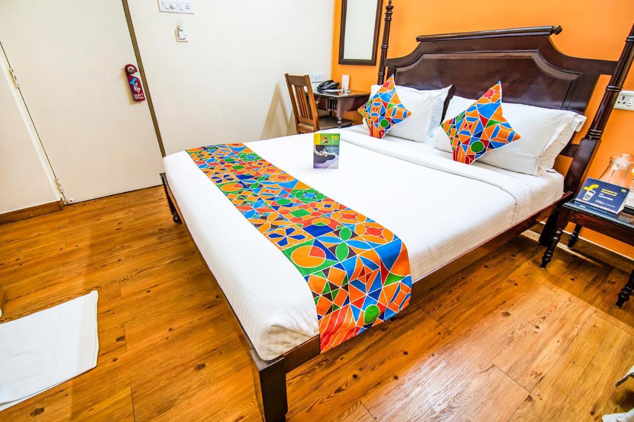 Hotel Crescent Inn Madras Buitenkant foto