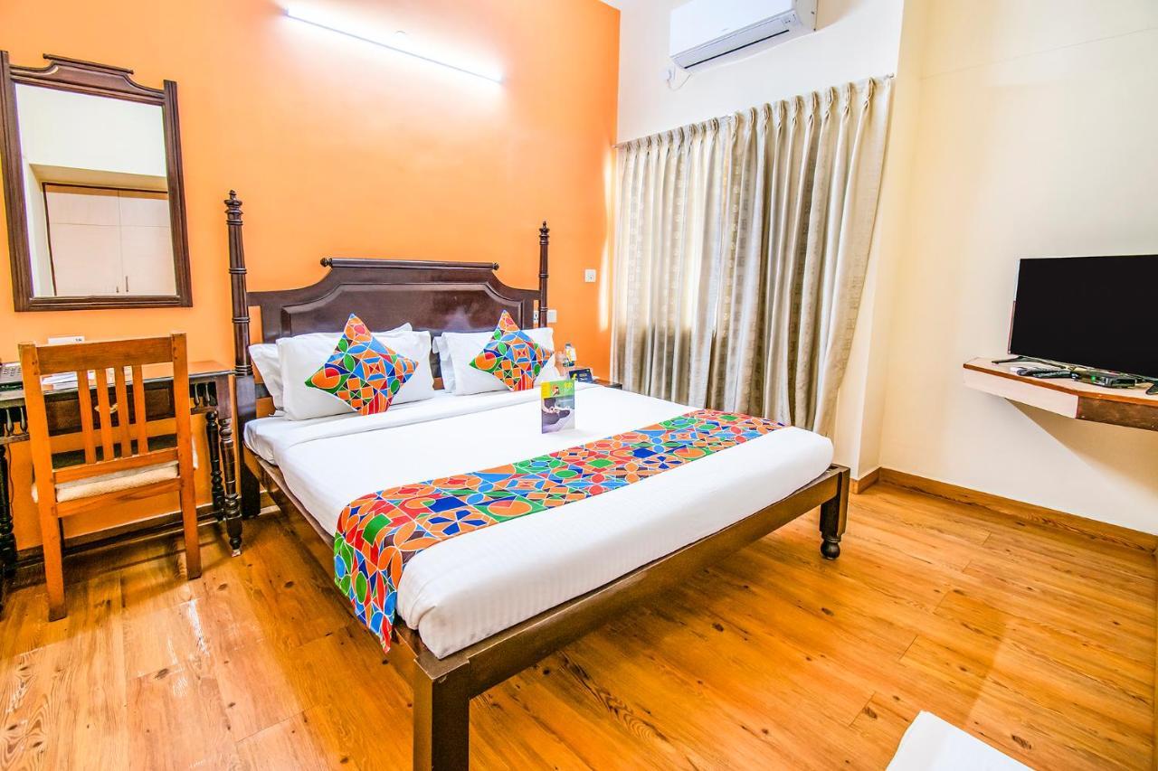 Hotel Crescent Inn Madras Buitenkant foto